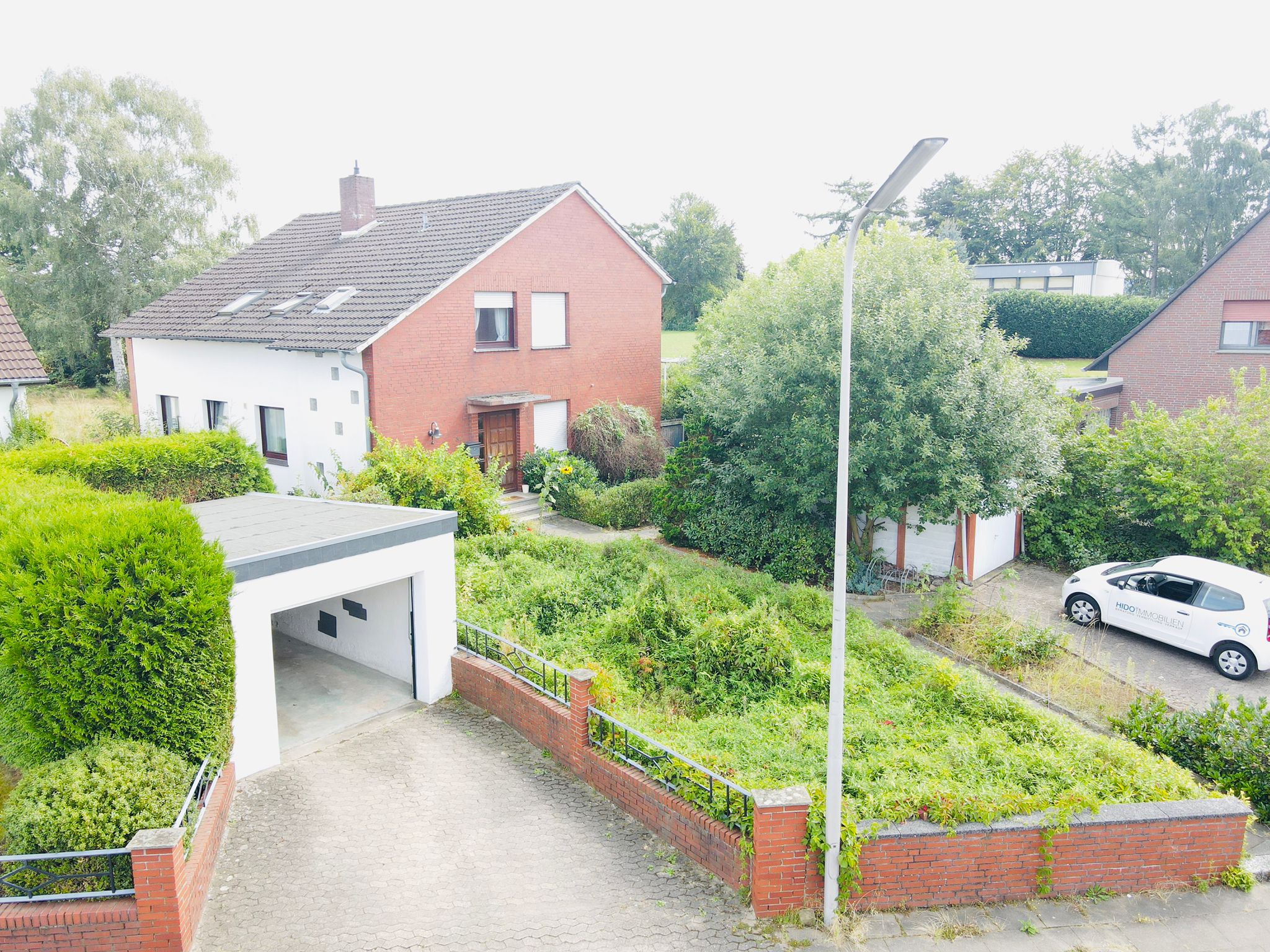 Aussenansicht Reizendes 2-Familienhaus mit beachtlichem Grundstück In Minden-Dankersen.