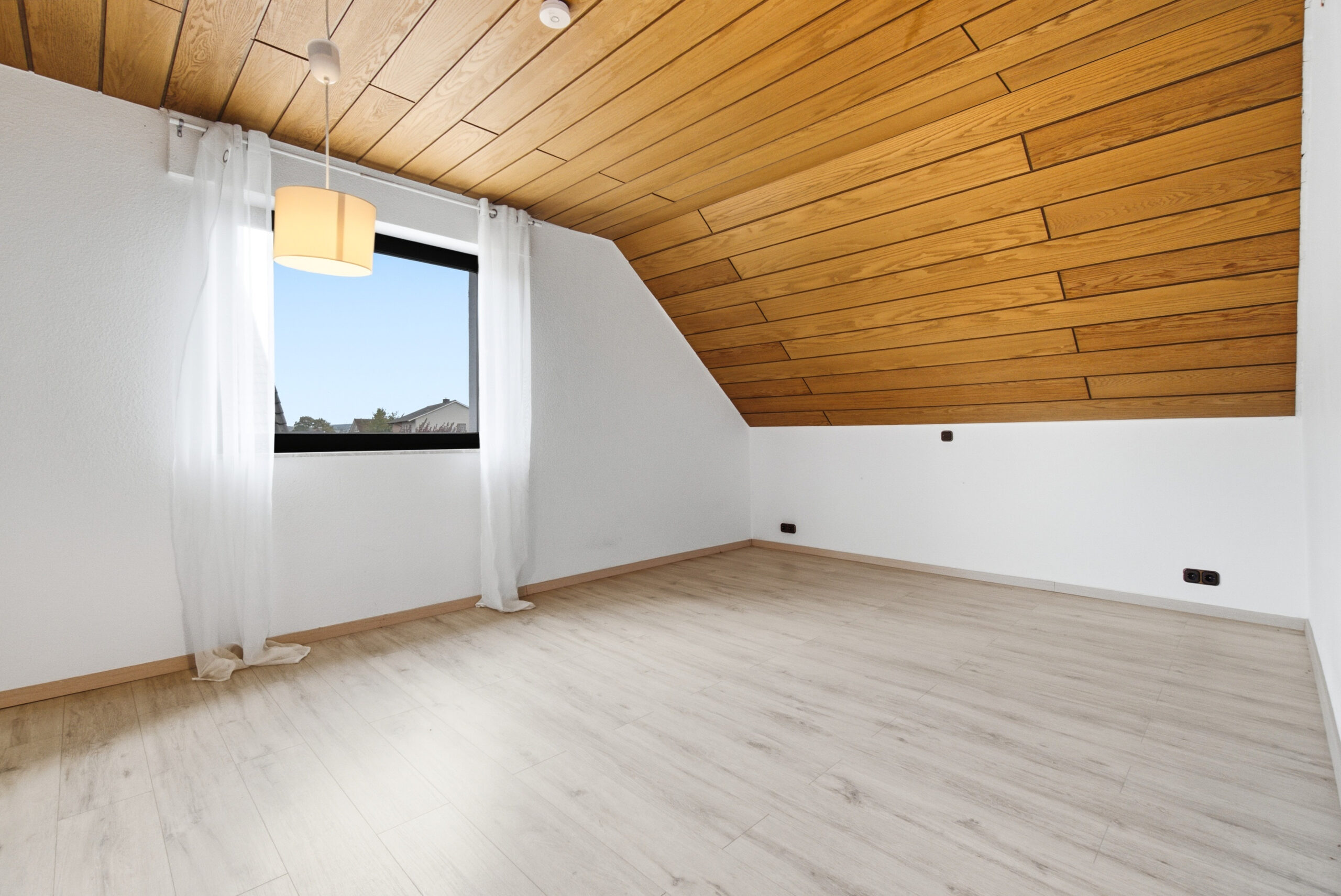 Schlafzimmer 1.OG (2)